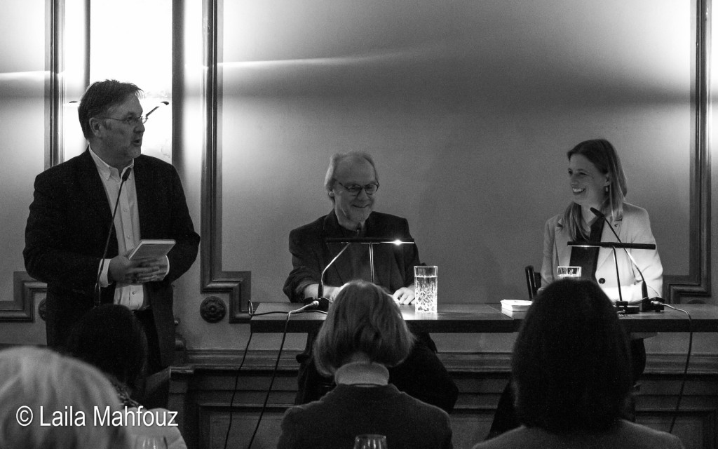 Rainer Moritz, Leiter des Literaturhauses Hamburg, begrüßt Michael Köhlmeier und Sandra Kegel (Foto: Laila Mahfouz)